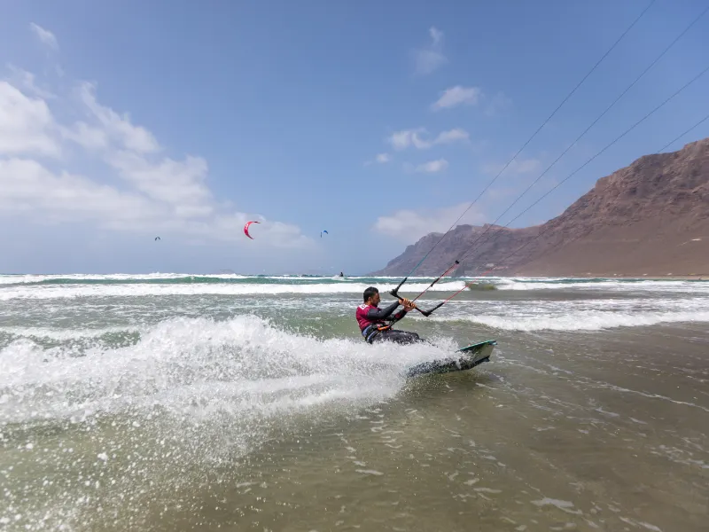 kitesurfing famara beach