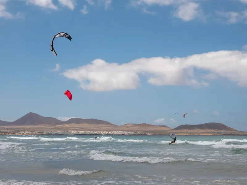 Kitesurfing famara beach